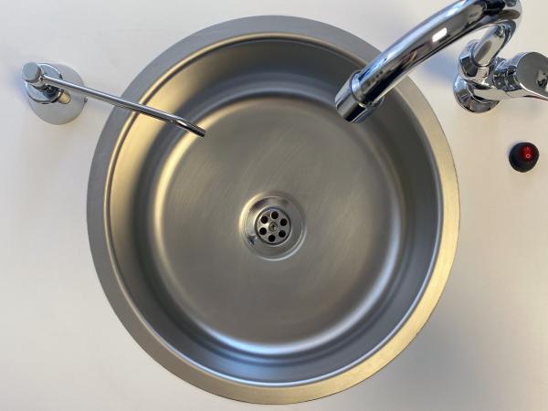 Mobiles Handwaschbecken Spülbecken Waschtisch für Camping Krankenpflege oder auch am Marktstand mit Seifenspender